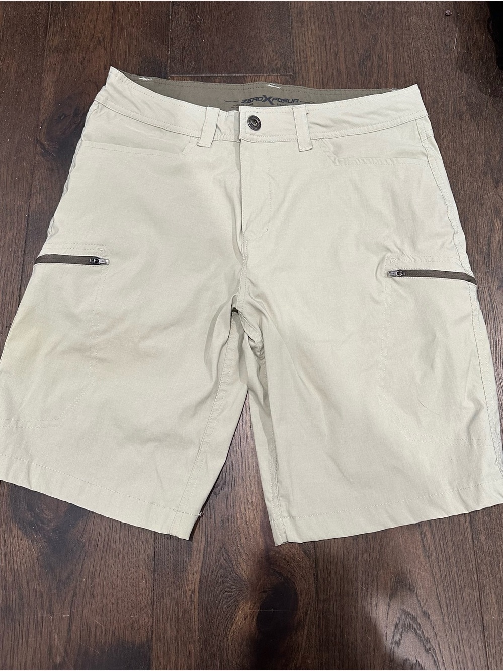 ZeroXposur Men’s Tan Cargo Shorts with Zippered Pockets